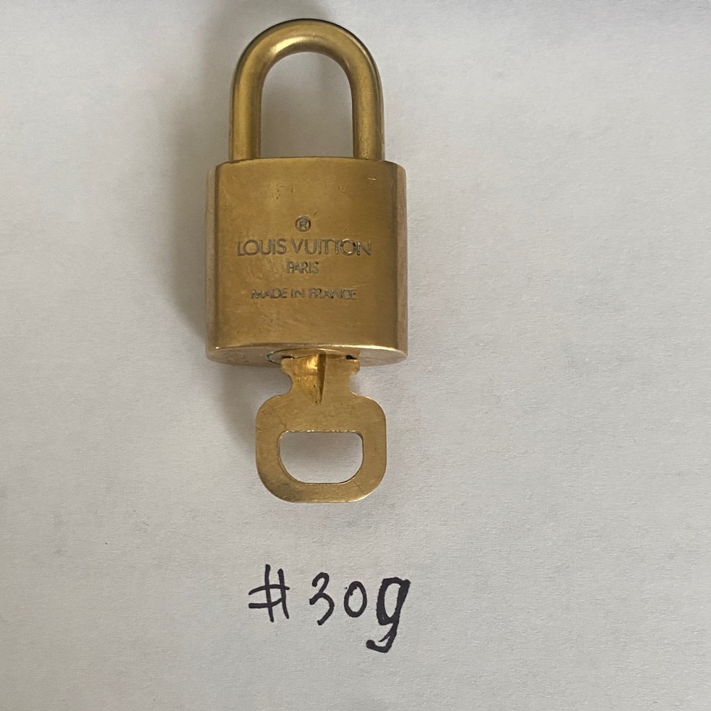 Louis Vuitton Gold lock and key - Picture 6 of 10